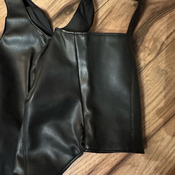 Abercrombie & Fitch Leather Crop - Picture 12 of 16
